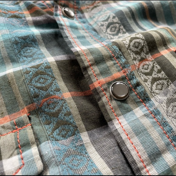 Vintage Red Western Style Short Sleeved Shirt with Pearl Snap Closure - Picture 4 of 11